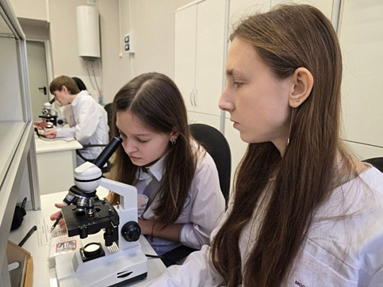 Медицинский класс гимназии №9 получил современную лабораторию