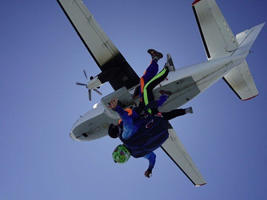 Марк Эйдельштейн прыгнул с парашютом над Коломной