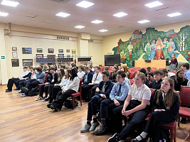 В Коломне сотрудница полиции провела в школе Урок мужества