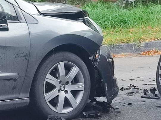 На трассе М-5 &quot;Урал&quot; в Луховицах легковушка врезалась в большегруз и полностью перекрыла полосу