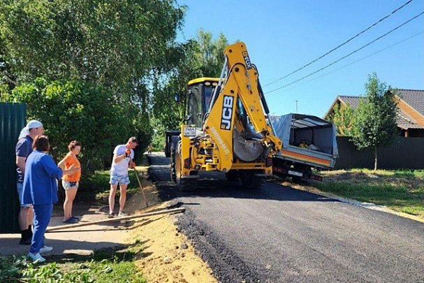 Ремонт проблемных дорог заканчивают в Дединове