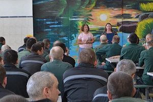 Преподаватели коломенской "Школы ремёсел" посетили исправительную колонию №6