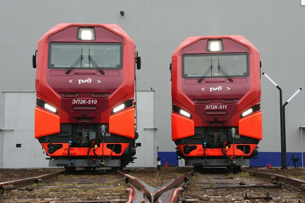 Коломенский завод выпустил два электровоза