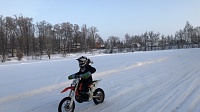  Луховицкие мотогонщики освоили лед реки Черной