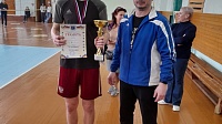Кубок турнира по волейболу завоевала команда школы №15