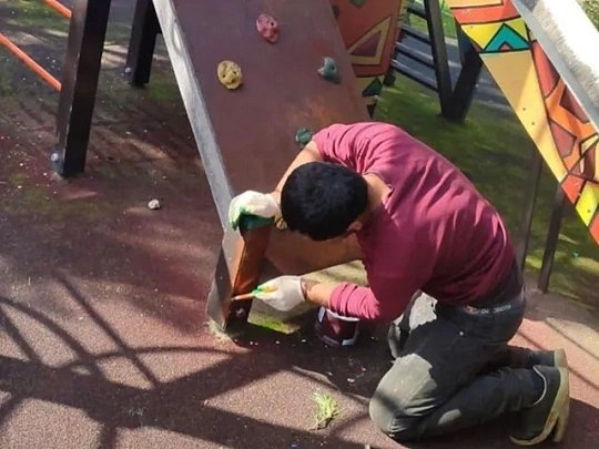 В Коломне за лето отремонтировали более 1100 элементов детских площадок