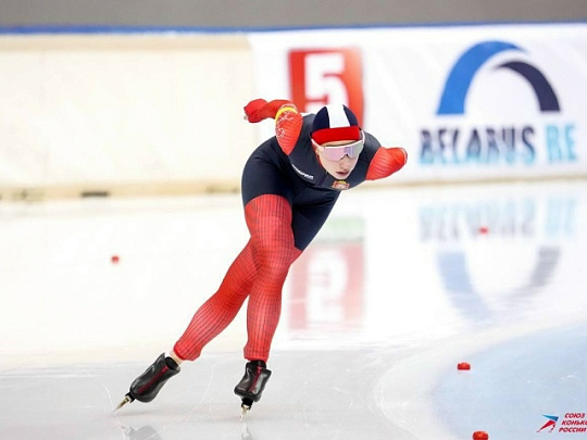 Коломенец завоевал золото на соревнованиях по конькобежному спорту