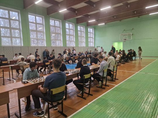 Борьба за лидерство в шахматах среди школьников