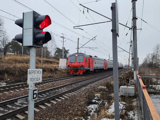 Путевые работы закроют переезд у Цемгиганта