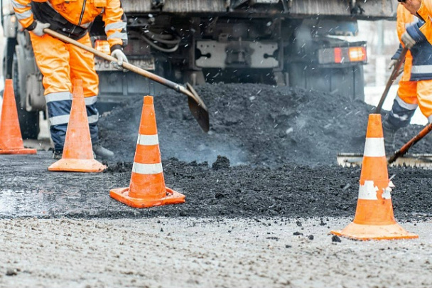 В Подмосковье проводят ямочный ремонт
